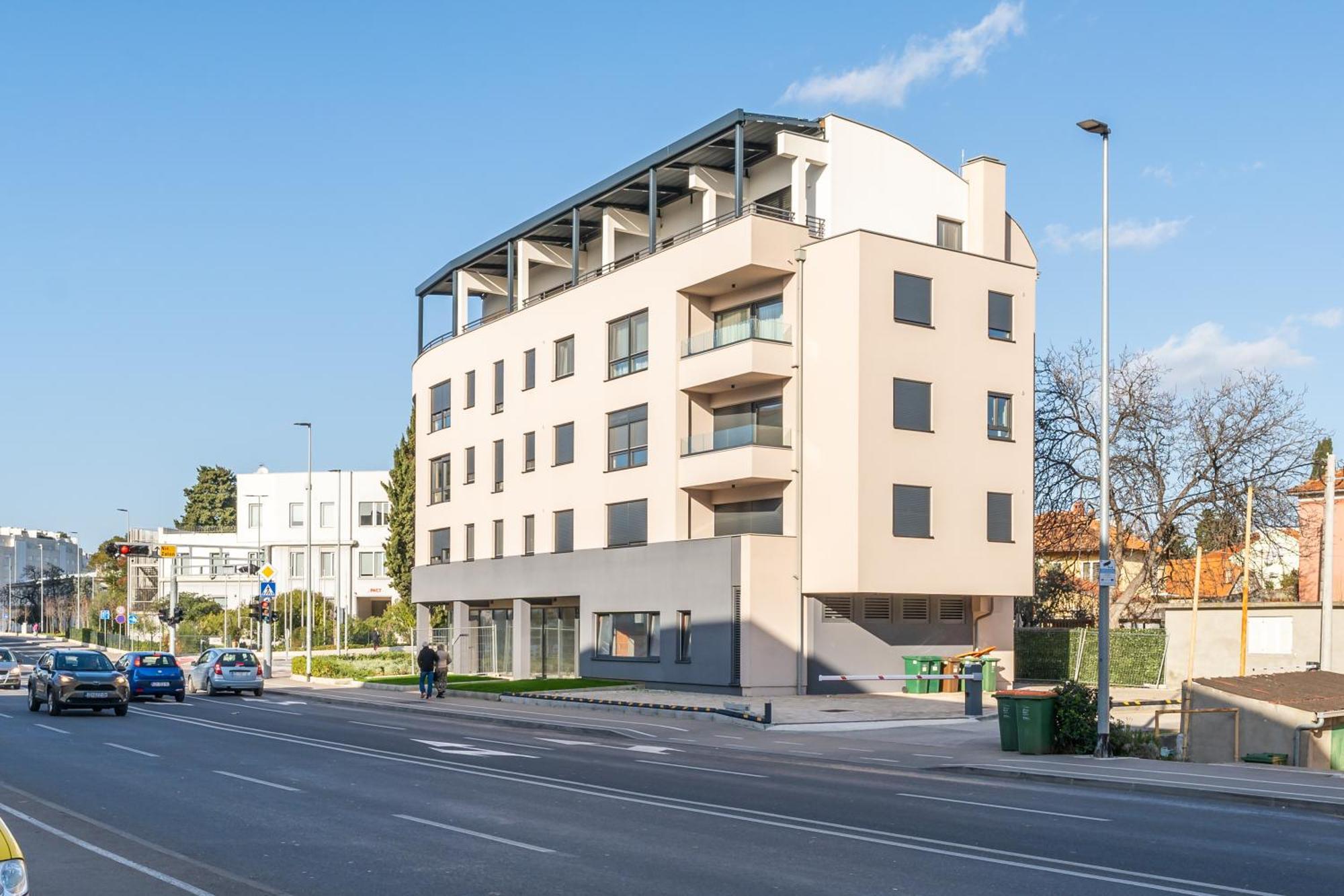 Tres Fenestras Zadar - Private Parkingアパートメント エクステリア 写真